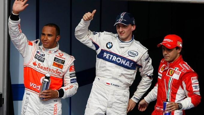 Robert Kubica (upostřed), Lewis Hamilton (vlevo) a Felipe Massa (vpravo) po kvalifikaci