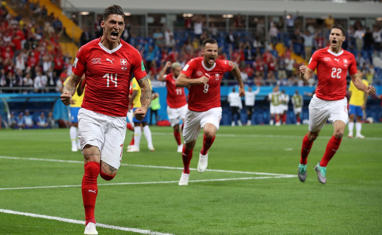 Švýcar Steven Zuber slaví gól v zápase Brazílie - Švýcarsko na MS 2018