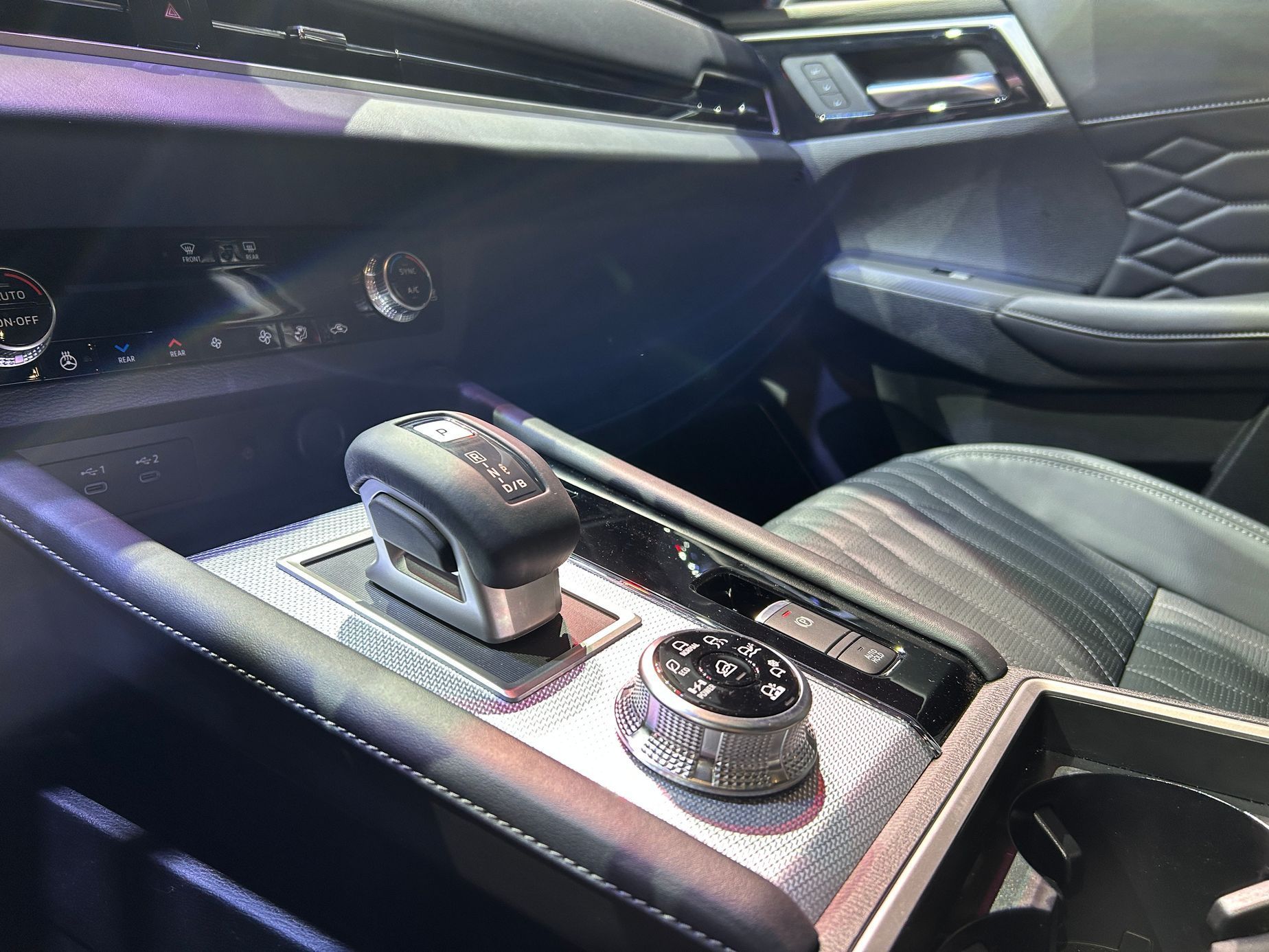 Mitsubishi Outlander PHEV 2025