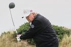 Nasedni do letadla a zahrajeme si, lákal Trump vítěze turnaje na prezidentově hřišti