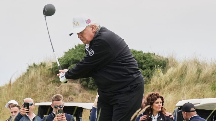 Nasedni do letadla a zahrajeme si, lákal Trump vítěze turnaje na prezidentově hřišti; Zdroj foto: ČTK