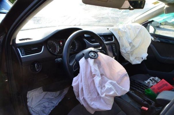 Cebia ojeté auto havarované a opravené