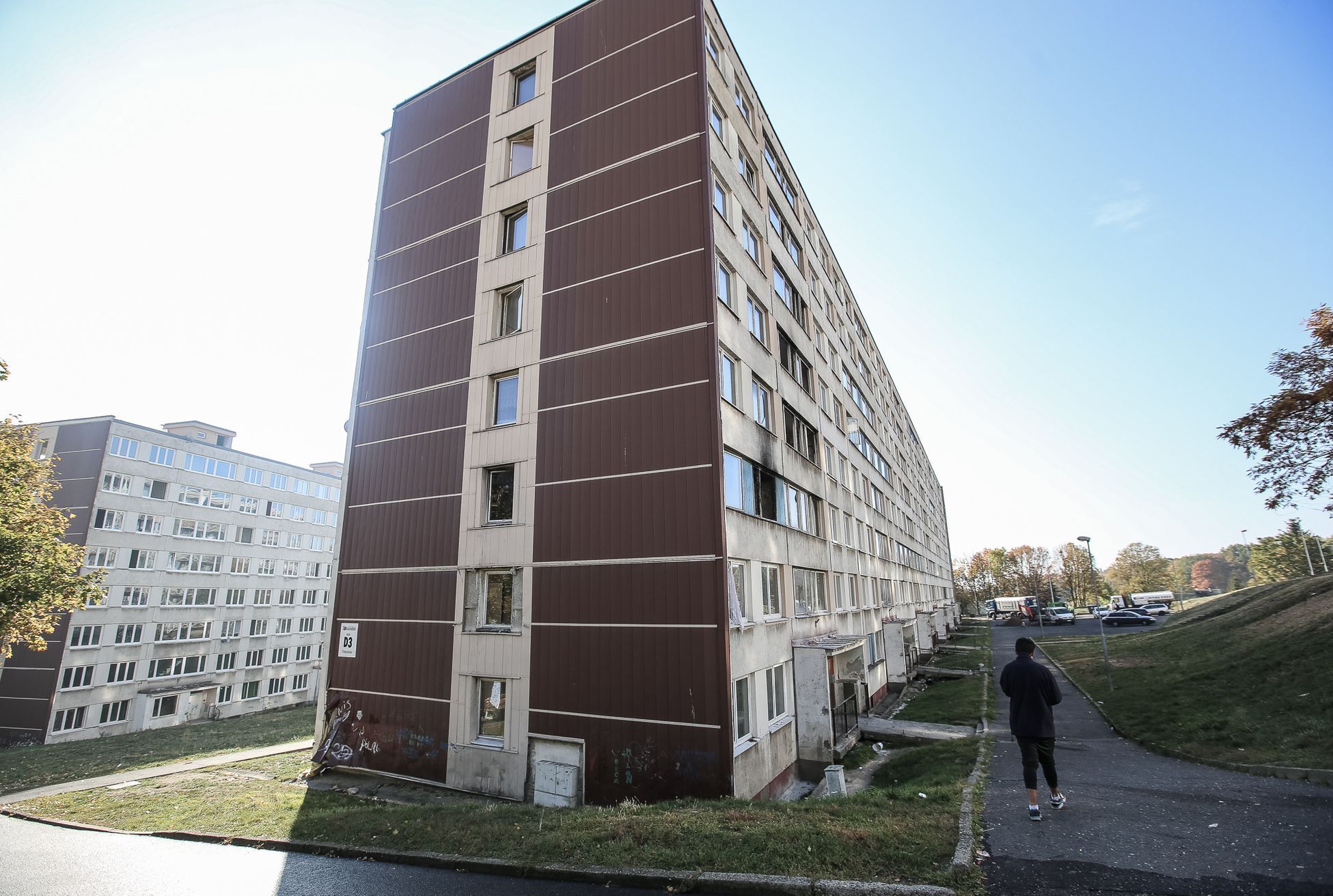 Sídliště Janov, Litvínov, 22.10.2018 - (polo)opuštěné a vybydlené domy, vytlučená okna