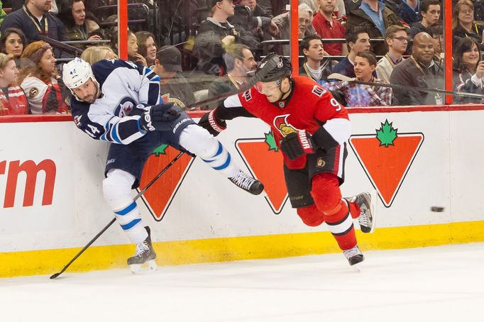 NHL:Winnipeg Jets vs Ottawa Senators (Peluso a Michálek)