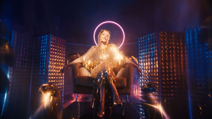 Videoklip ke skladbě Magic z nového alba Kylie Minogue.