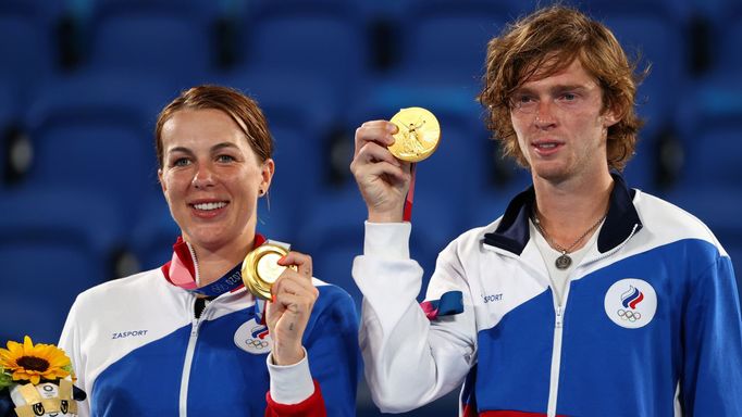 Tokyo 2020 Olympics - Tennis - Mixed Doubles - Medal Ceremony - Ariake Tennis Park - Tokyo, Japan - August 1, 2021. Gold medallists Anastasia Pavlyuchenkova and Andrey Ru