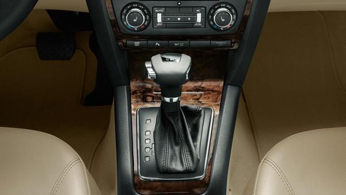 Volič dvouspojkové samočinné převodovky DSG ve voze Škoda Octavia