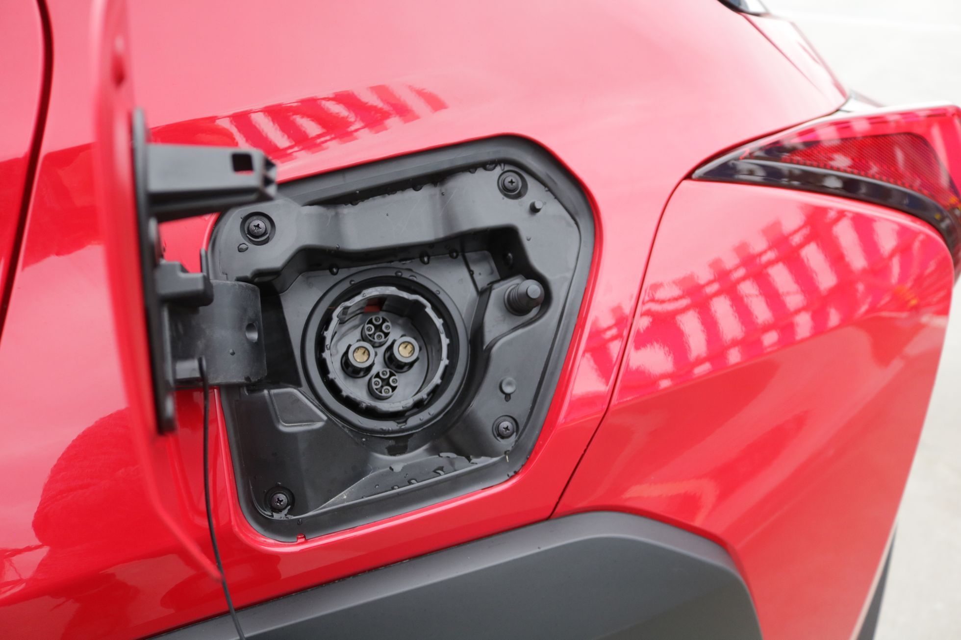 Lexus UX300e elektromobil