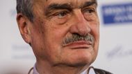 Karel Schwarzenberg uznal porážku ve druhém kole volby. Za pět let už se účastnit voleb nebude. "Děkuji mockrát a uvidíme se v lepších časech."