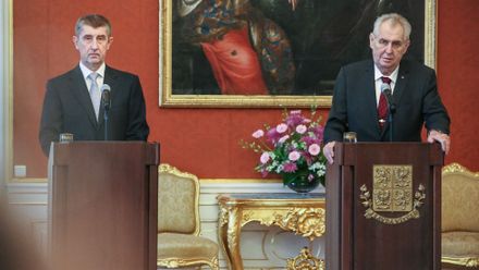 Vláda je plnohodnotná okamžikem jmenování, na pomluvy není třeba reagovat, říká Zeman