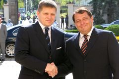 Média jsou pravicová a škodí, shodli se Paroubek a Fico