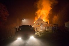 Penzion v Písku na Frýdecko-Místecku celý shořel, škoda se odhaduje na 20 milionů