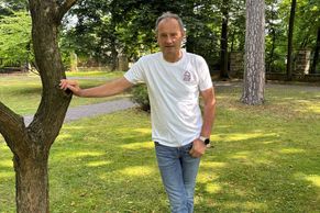 Leukemie se mu čtyřikrát vrátila. Nad vodou ho drží chůze, čeká ho pouť do Santiaga