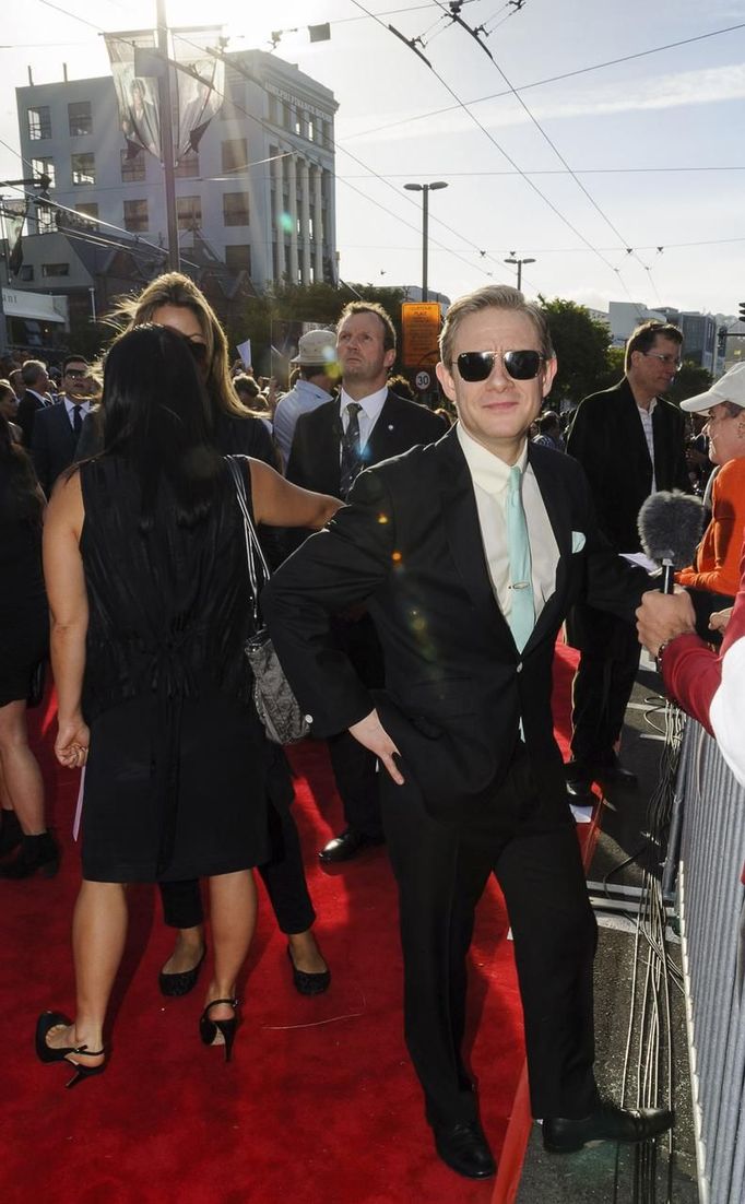 British actor Martin Freeman, who plays the character Bilbo Baggins, poses on the red carpet at the world premiere of 'The Hobbit - An Unexpected Journey' in Wellington November 28, 2012. New Zealand's capital city was taken over by pointy-eared, costumed Hobbit fans on Wednesday, many of whom camped overnight to grab the best spots for the red carpet world premiere of the film later in the day. REUTERS/Mark Coote (NEW ZEALAND - Tags: ENTERTAINMENT) Published: Lis. 28, 2012, 8:17 dop.