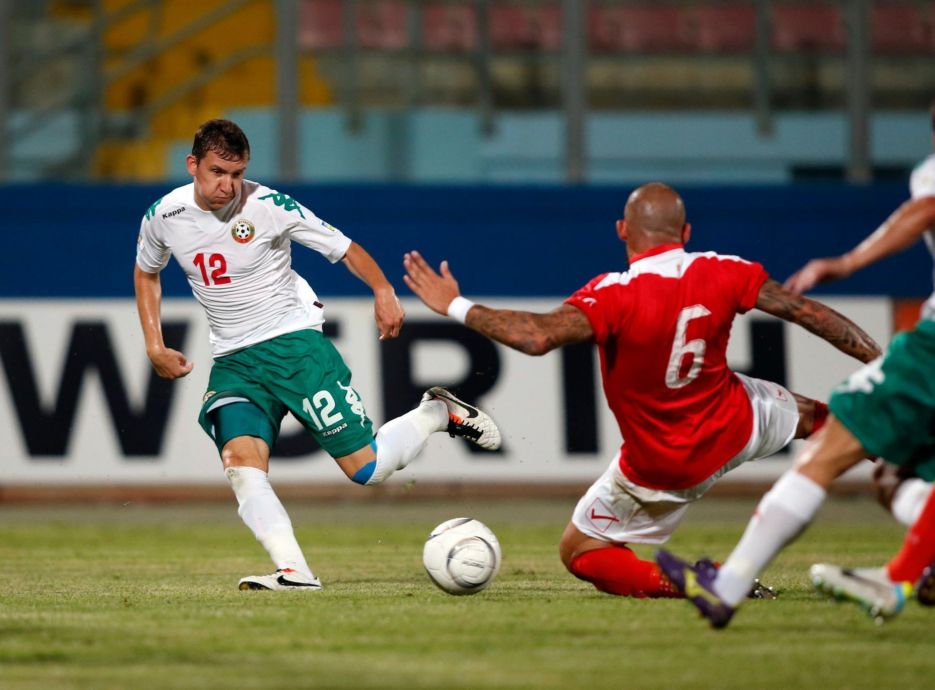 Fotbal, kvalifikace MS: Malta - Bulharsko: Luke Dimech (6) - Todor Nědělev
