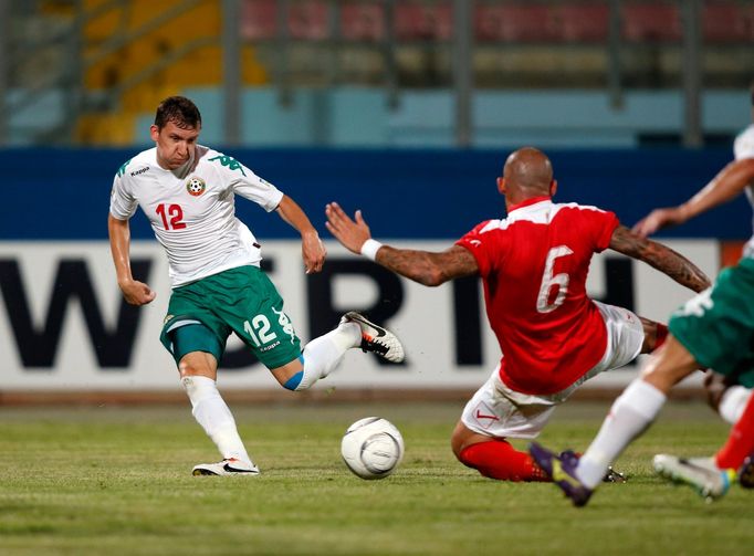 Fotbal, kvalifikace MS: Malta - Bulharsko: Luke Dimech (6) - Todor Nědělev