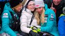 Mikaela Shiffrinová slaví s maminkou a babičkou vítězství při SP (slalom v Killingtonu)