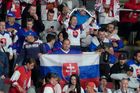 Svěřenci trenéra Kariho Jalonena navázali na páteční výhru nad Slovenskem 3:2. To ale slovenským fanouškům nebránilo v tom, aby dnes českému týmu fandili.