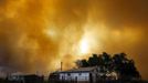 Smoke fills the air over a small barn turning the sky orange as the High Park Fire burns near Laporte, Colorado June 10, 2012. The fire started on Saturday and was estimated at more than 14,000 acres on Sunday morning. At least 18 structures were lost or damaged due to the fire with more threatened and officials are searching for one person believed to be missing. The cause of the fire is unknown and it remains at zero percent containment. REUTERS/Marc Piscotty (UNITED STATES - Tags: DISASTER ENVIRONMENT TPX IMAGES OF THE DAY) Published: Čer. 10, 2012, 11:55 odp.