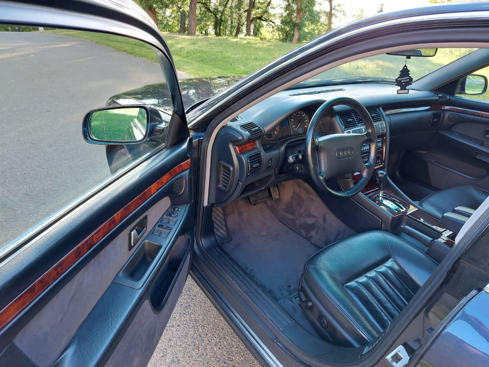 Audi A8 Karel Gott