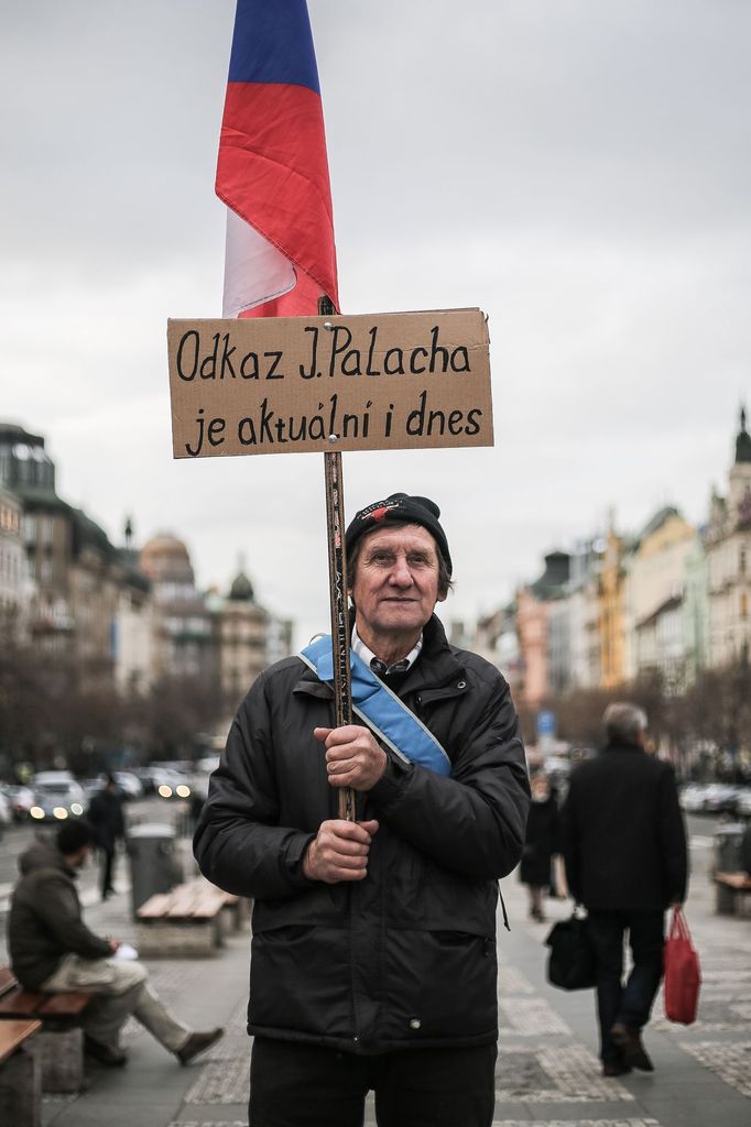 Uctění Jana Palacha na Václavském náměstí.