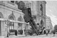 Tragédie v Montparnassu: lokomotiva prolétla nádražní halou a zůstala viset nad ulicí