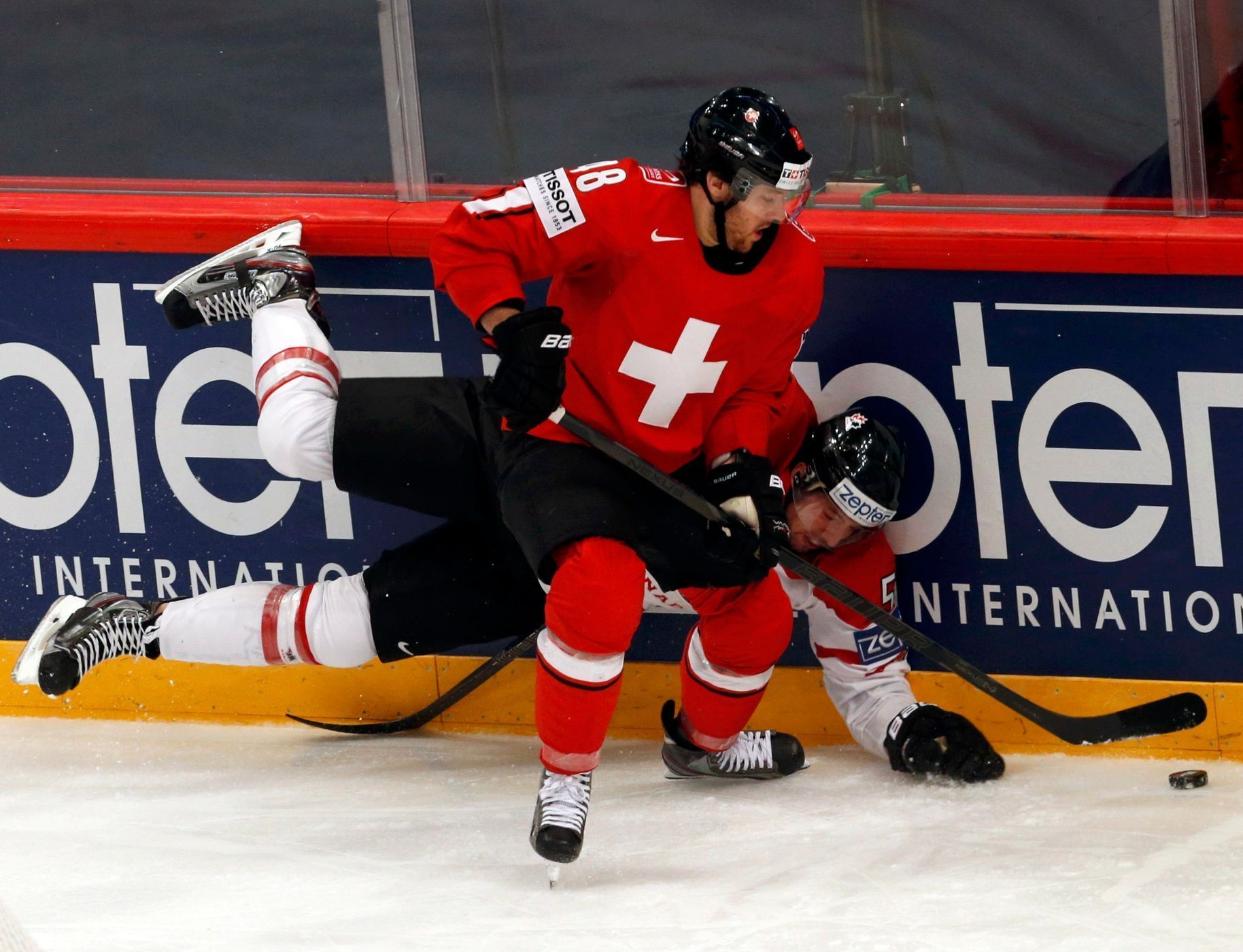 MS v hokeji 2013, Kanada - Švýcarsko: Brenden Dillon - Matthias Bieber