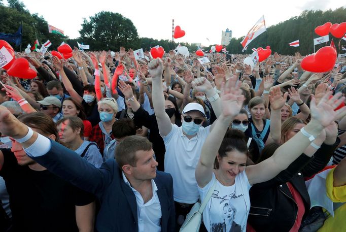 Předovolební mítink opoziční kandidátky Svjatlany Cichanouské v Minsku.