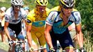 Tři nejlepší muži celkového pořadí Tour po devatenácté etapě: Alberto Contador (uprostřed), Andy Schleck (vzadu) a Lance Armstrong (vpředu)