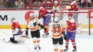 NHL 2019/20, Washington - Philadelphia: Claude Giroux a Jakub Voráček oslavují gól Philadelphie.