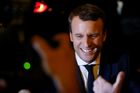Emmanuel Macron, který byl médii původně považován za outsidera, získal podle konečných výsledků přes 23,75 procenta hlasů.