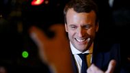 Emmanuel Macron, který byl médii původně považován za outsidera, získal podle konečných výsledků přes 23,75 procenta hlasů.