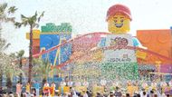 V Šanghaji se návštěvníkům otevřel zábavní park Legoland, který je prvním v Číně. Šanghajský resort vznikl z 85 milionů kostek Lega a je největším z jedenácti zábavních parků Legoland na světě.