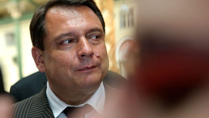 Podle Jiřího Paroubka by se Karel Vrba měl vzdát stranických a veřejných funkcí