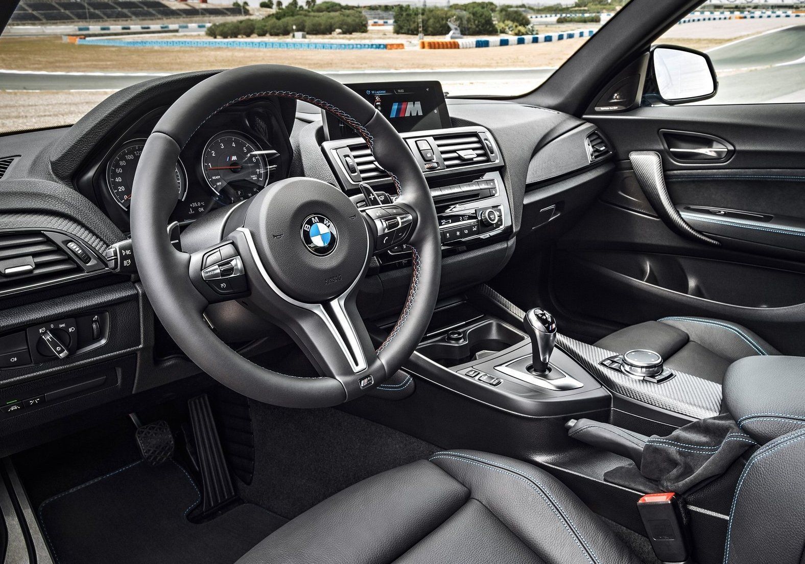 BMW M2 (2016) - interiér