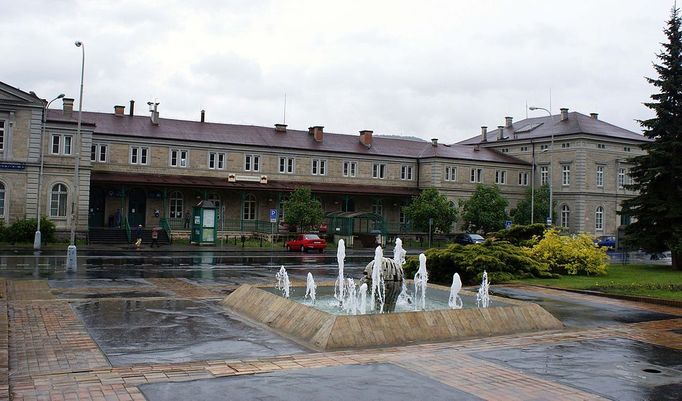 Děčín - hlavní nádraží, finalista 2007. "Děčín patří mezi nejdůležitější železniční uzly v severních Čechách. Stýká se zde pět železničních tratí, prochází jím i 1. želez