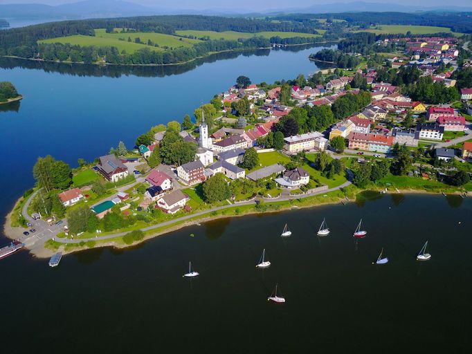 Letecký pohled na Frymburk. Lipno. Ilustrační snímek.