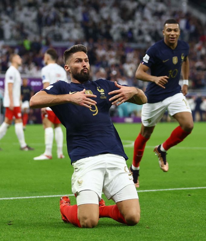 Olivier Giroud slaví gól v osmifinále MS 2022 Francie - Polsko