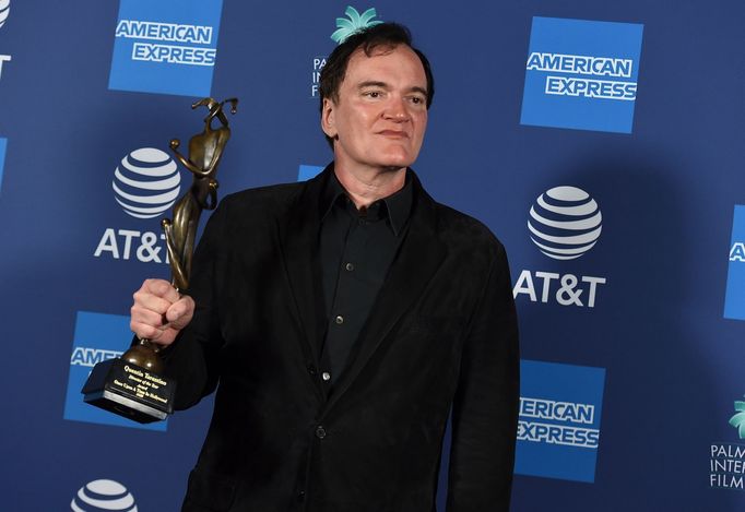 Quentin Tarantino se Zlatým glóbem za scénář Tenkrát v Hollywoodu.