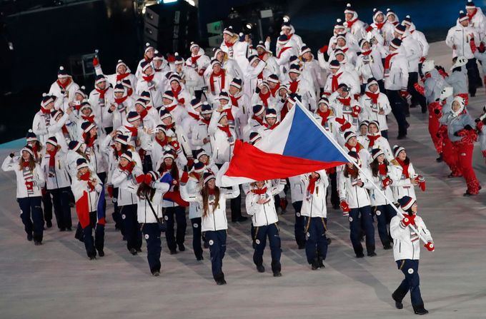Česká olympijská výprava v čela s Evou Samkovou
