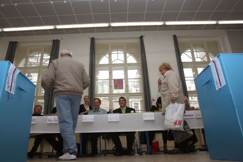 volby08 2.kolo volbní místnost vodičkova ulice