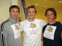 Bude Nor Thorkildsen (uprostřed) tím, jenž překoná Železného světový rekord a možná i hranici sta metrů?
