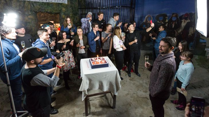 Když se dofotí poslední selfíčka, modrý dort na oslavu čtvrtého ročníku festivalu může být rozkrájen.
