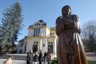 Žamberk, rodiště mnicha a vědce Prokopa Diviše. Všimněte si hromosvodu na divadle, není to hromosvod, ale bleskosvod.
