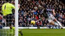 West Bromwich - Chelsea (gólman Čech v akci)