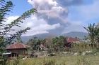 Indonéská sopka vychrlila popel až do výše šesti kilometrů
