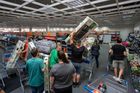 "Jsme z Prahy, přespali jsme v autě." Outlet Lidlu vyvolal nákupní horečku i na Hané