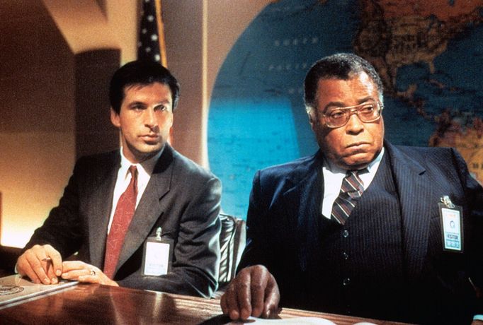 Alec Baldwin a James Earl Jones ve filmu Hon na ponorku.