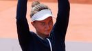 Barbora Krejčíková s trofejí pro vítězku French Open