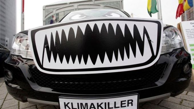 Klimakiller (Zabiják klimatu) patřící organizaci Greenpeace, autosalon ve Frankfurtu.